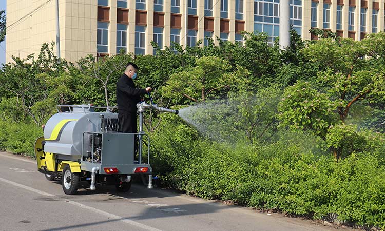 小型電動三輪灑水車的保養說明