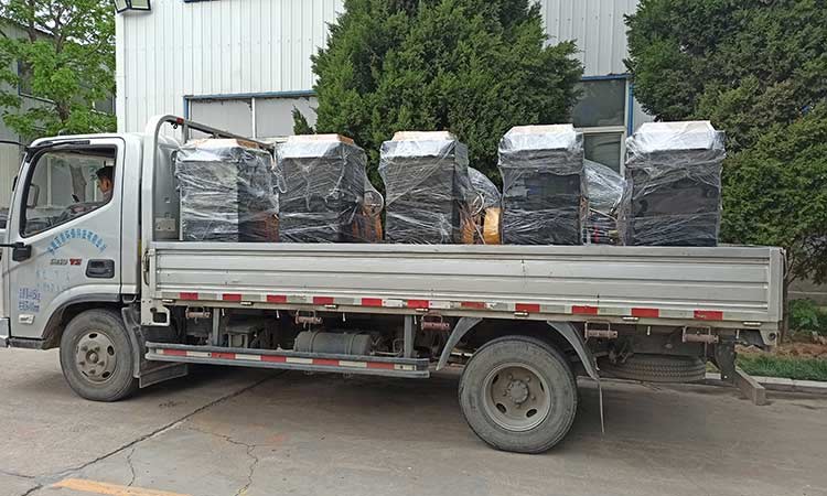 百易長青-樹葉收集器準備發車 樹葉收集器準備發車