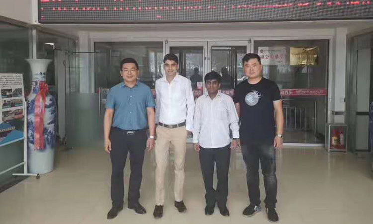 外賓參觀車間 國(guó)外客戶合影留念