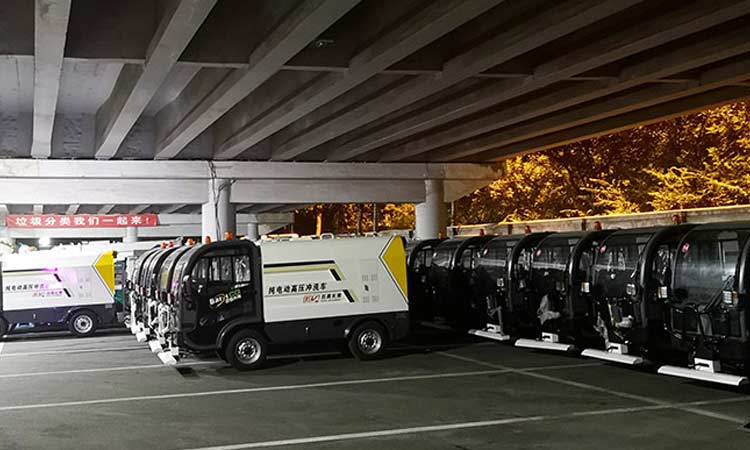 四輪多功能高壓清洗車北京環衛公司交付現場