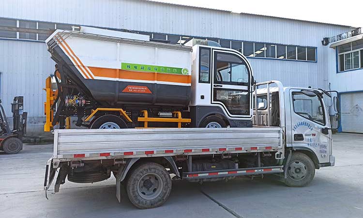 環(huán)衛(wèi)公司四輪垃圾清運(yùn)車(chē)發(fā)貨現(xiàn)場(chǎng)