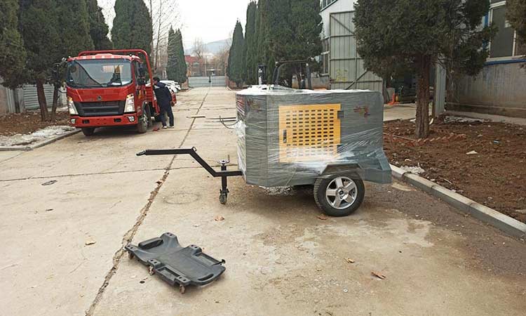 園林公司購置牽引式樹葉收集器發貨在即