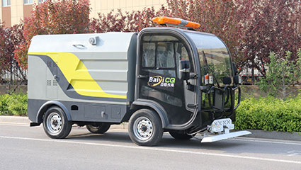 四輪多功能高壓清洗車(chē)BY-C15車(chē)輛底盤(pán)