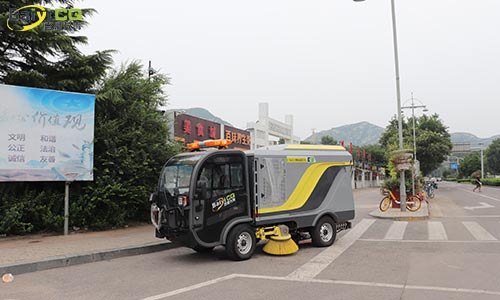 純電動(dòng)小型洗掃車(chē)有什么優(yōu)勢(shì)？