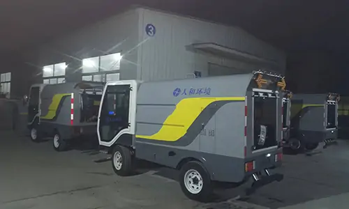 近日發(fā)往某環(huán)衛(wèi)公司的四輪高壓清洗車(chē)夜間發(fā)貨
