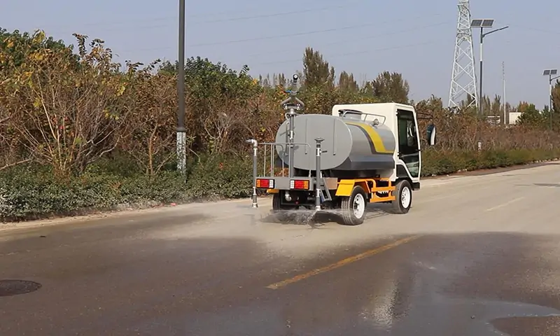 園林景區綠化面積大，不好管理？四輪電動灑水車，一車問題全解決！
