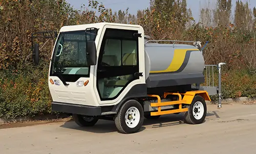 如何解決環衛車輛無法進入小區消毒抑塵的問題？今天，介紹一款可解決此問題的小型灑水抑塵車！