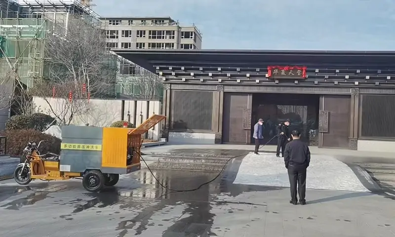 多功能高壓沖洗車助力山東某環衛，用于路面清洗養護，景區道路沖洗！
