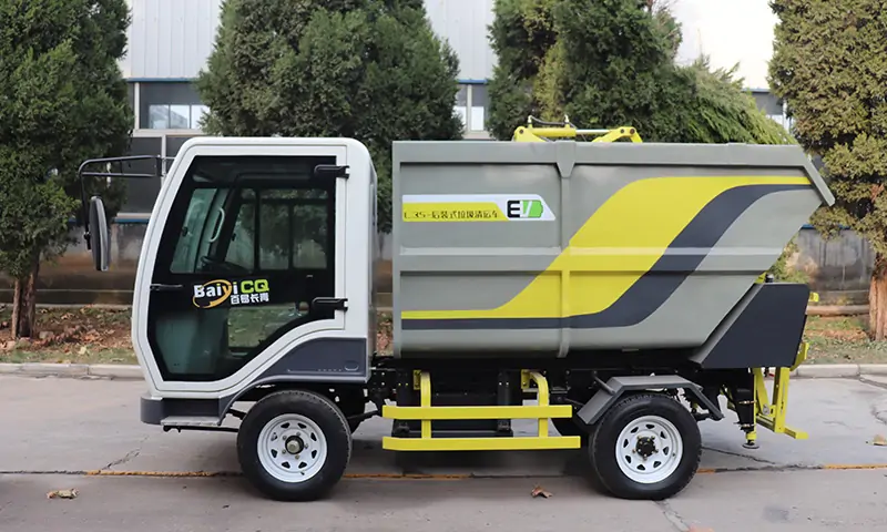 后裝式垃圾清運車，解決商業街道，景區園林垃圾轉運難題，一鍵控制，簡單快捷！