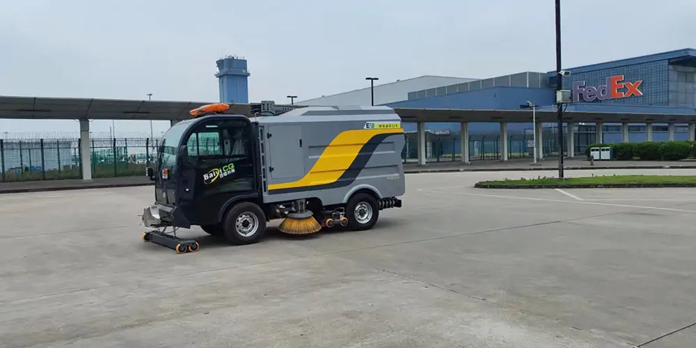 機(jī)場(chǎng)洗掃車(chē)_電動(dòng)洗掃車(chē)_環(huán)衛(wèi)洗掃車(chē)_機(jī)場(chǎng)道路洗掃車(chē)
