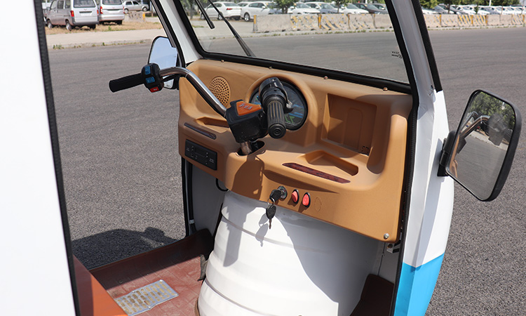 側裝式垃圾清運車BY-L25