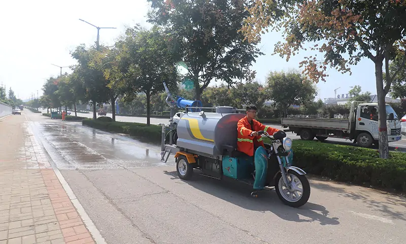 三輪樹葉收集車，體積小巧，操作簡單，環(huán)衛(wèi)作業(yè)必不可少落葉收集神器！