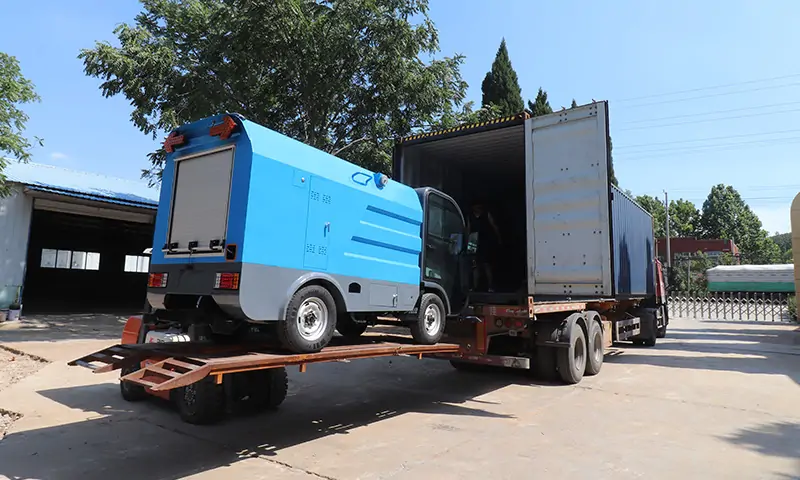 四輪多功能高壓沖洗車(chē)發(fā)貨沙特阿拉伯，為世界環(huán)衛(wèi)作出貢獻(xiàn)！