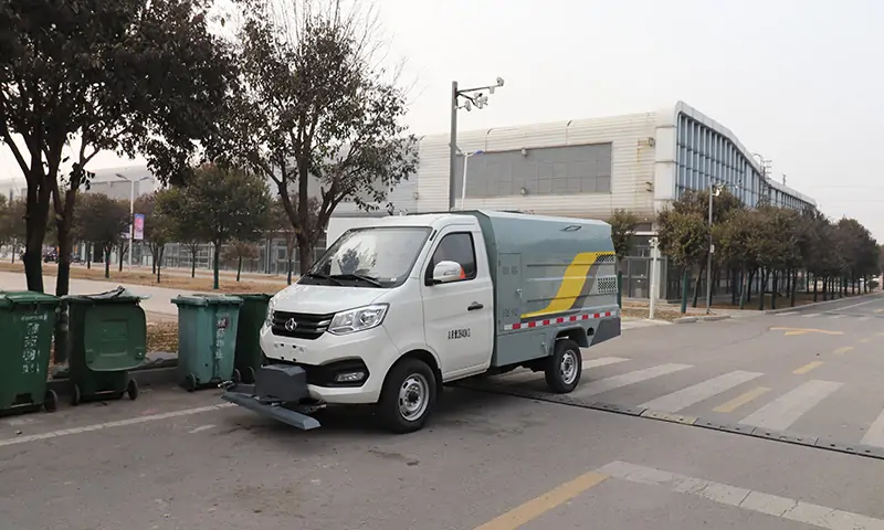 純電動多功能道路養護車：城市道路清潔的全新選擇