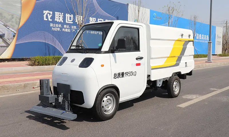 綠色環保、高效便捷——新能源樹葉收集車助力城市秋季環衛