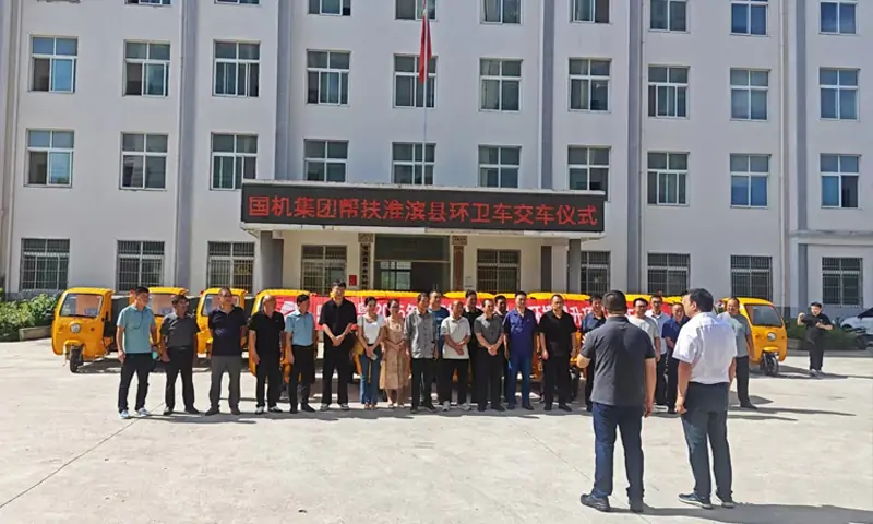 三輪多功能高壓清洗車(chē)到貨客戶現(xiàn)場(chǎng) 助力環(huán)衛(wèi)提效增速