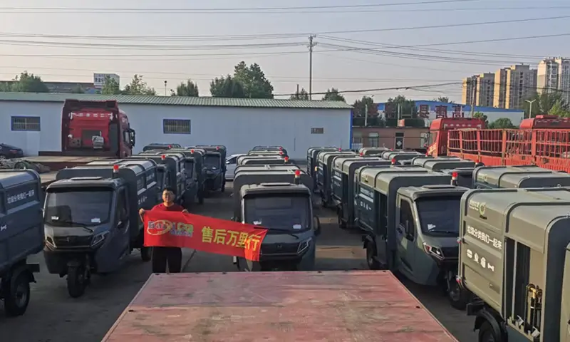 新能源側裝式垃圾清運車交付 使用體驗全面升級