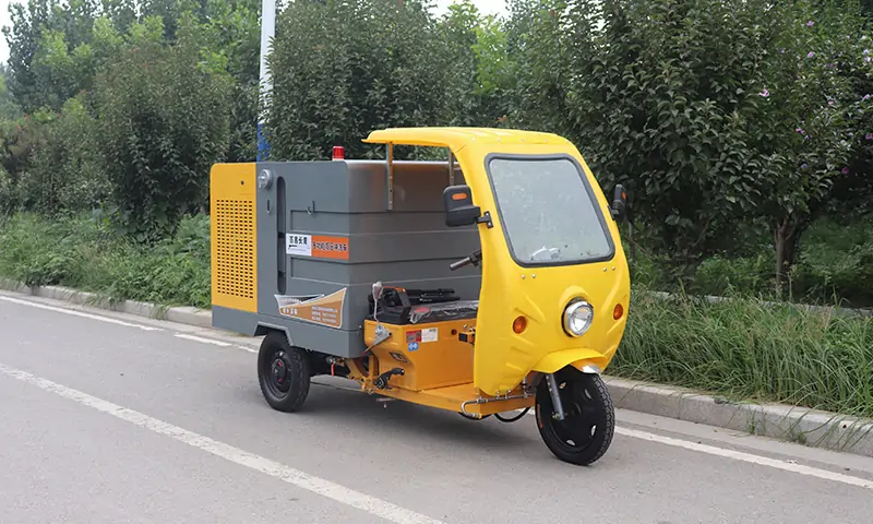 三輪多功能高壓清洗車正式投入使用 小設備釋放大能量